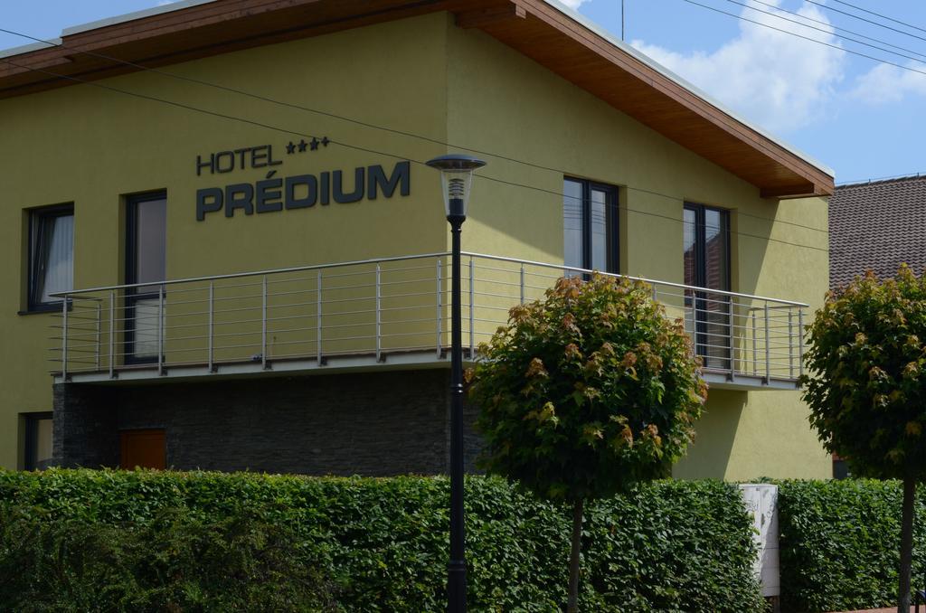 Hotel Predium Vrable Экстерьер фото
