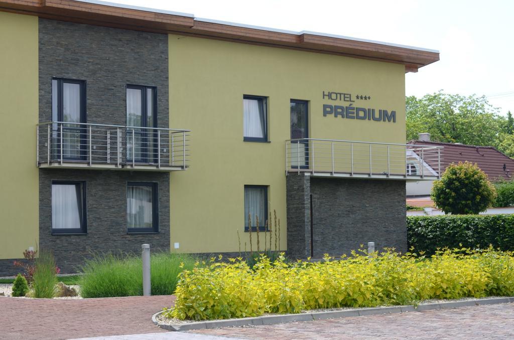 Hotel Predium Vrable Экстерьер фото