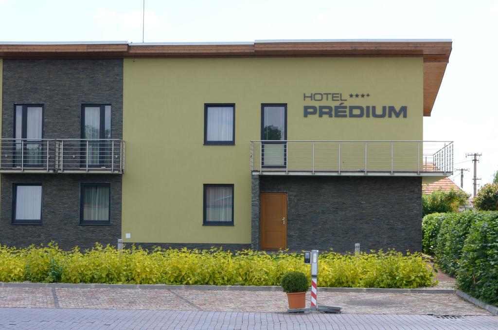 Hotel Predium Vrable Экстерьер фото