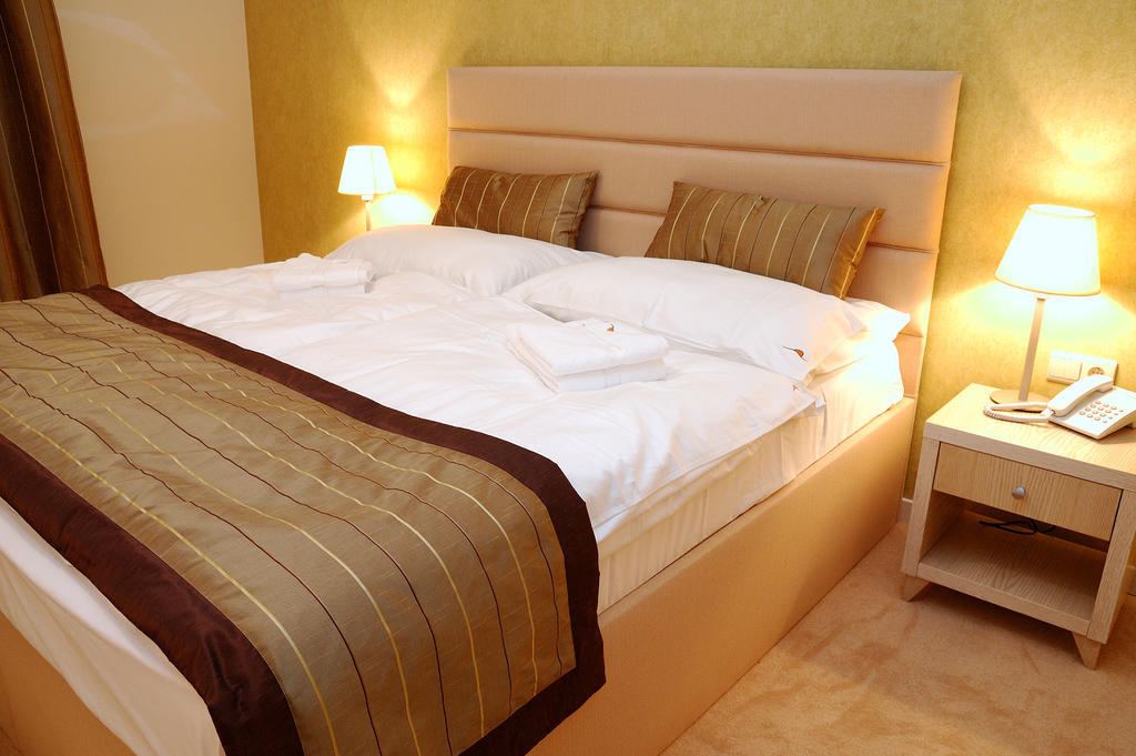 Hotel Predium Vrable Экстерьер фото
